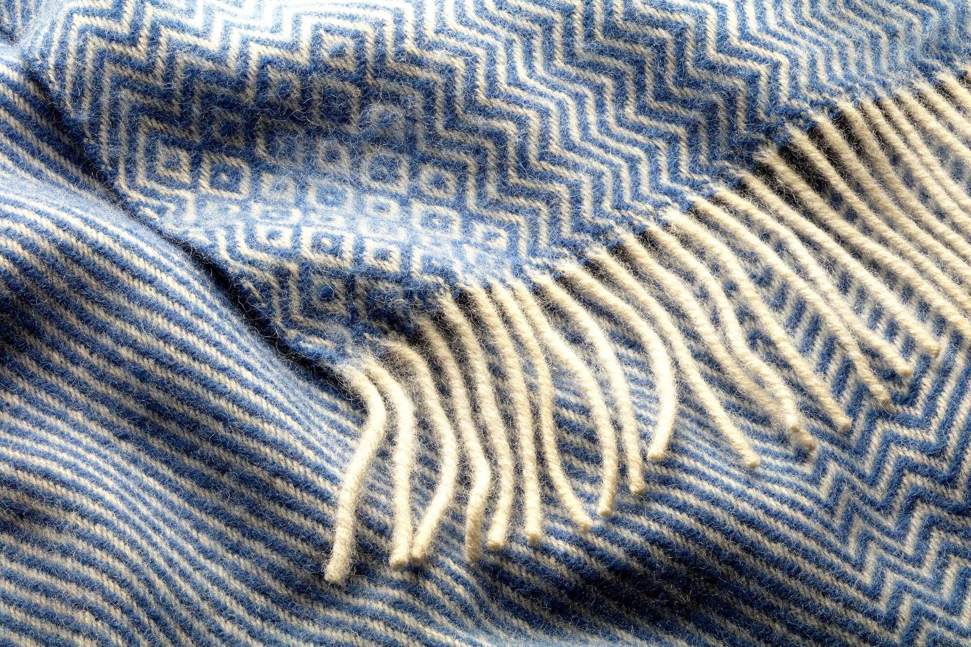 Lamb wool blanket zigzag stripe Kattefot, Lavender blue | Manufactum